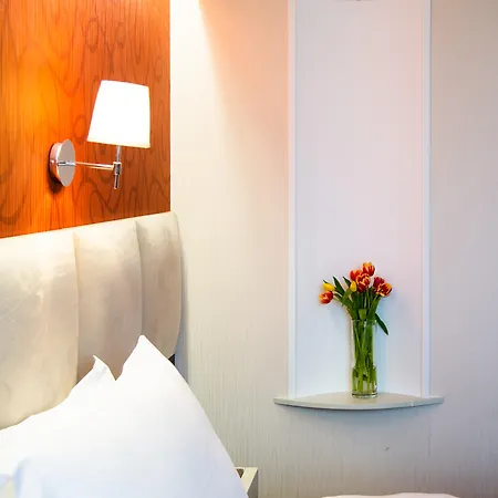 Crystal Hotel 4*