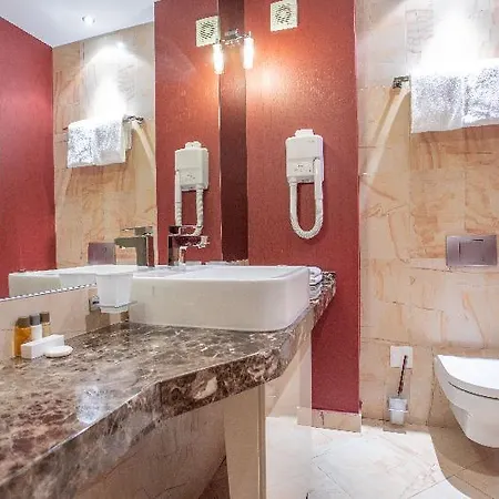 Crystal Hotel 4*