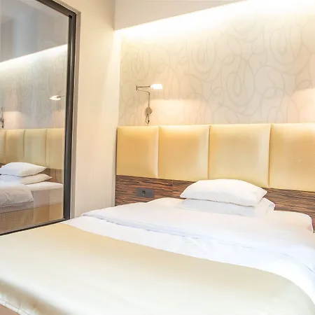 Hotel Crystal 4*